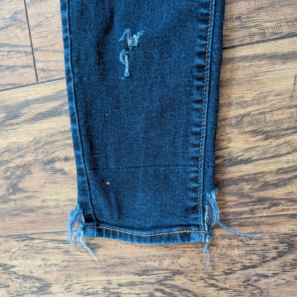 Old Navy Dark Wash‎ Ripped Skinny Jeans - Picture 6 of 13